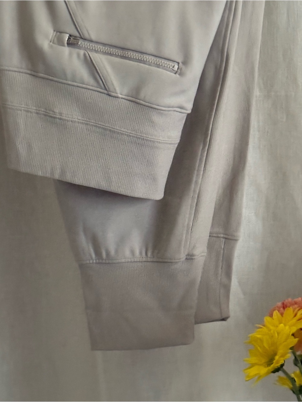 NWOT Athleta Stone Taupe Jogger Pants M Stretch Travel Ribbed Trim
